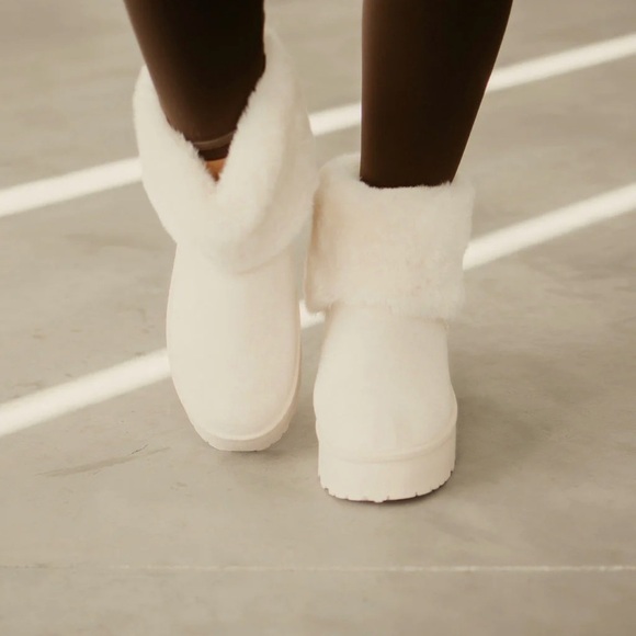 Very G Sherpa Top Slip On Boots Size 11 Nude Platform Heel Lightweight - Picture 13 of 14